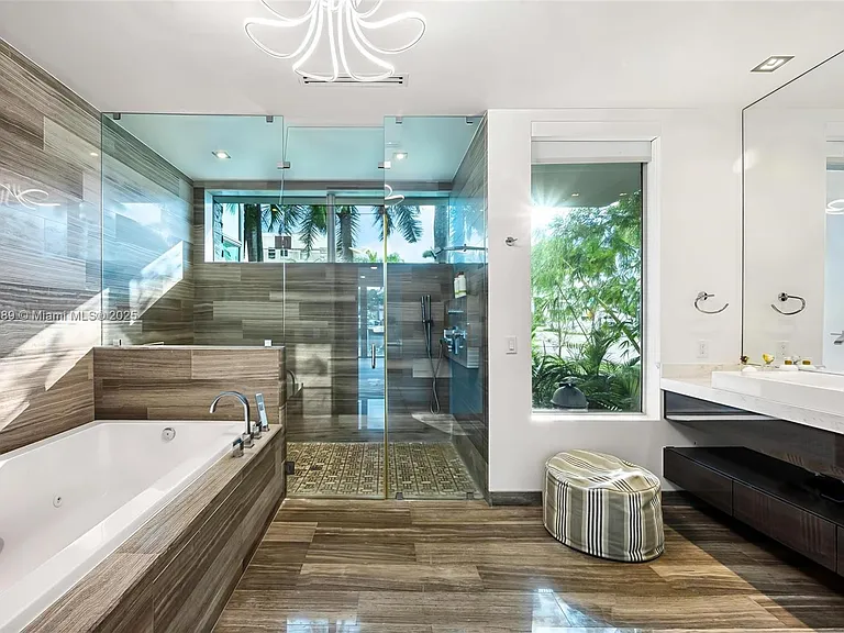 300 Royal Plaza Dr — Photo 30