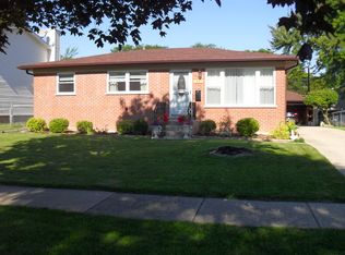 1427 S Birch Dr, Mount Prospect, IL