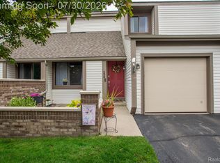 122 Conda Ln, Oxford, MI 48371