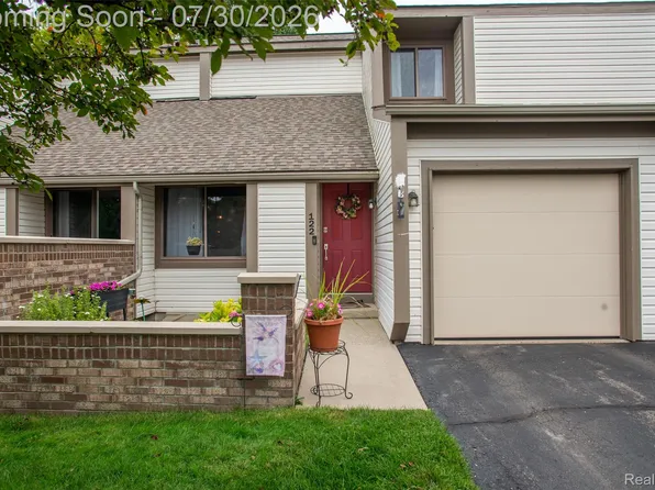 122 Conda Ln, Oxford, MI 48371