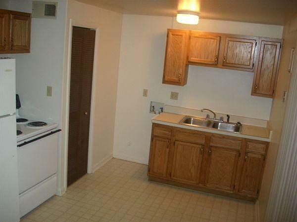 2nd image of 346 S Napoleon Ave