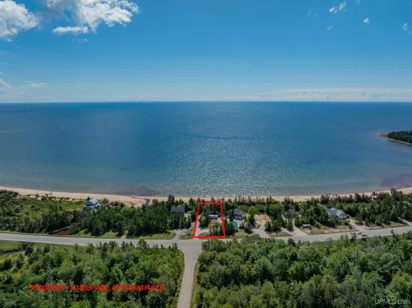 7945 W Us Highway 2, Manistique, MI 49854