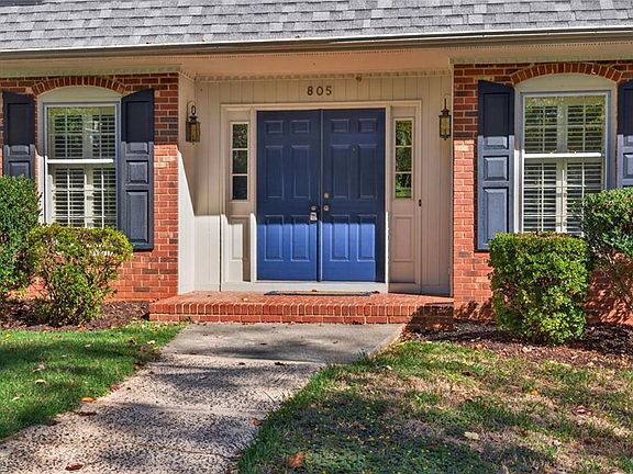 3rd image of 805 Chartwell Cir