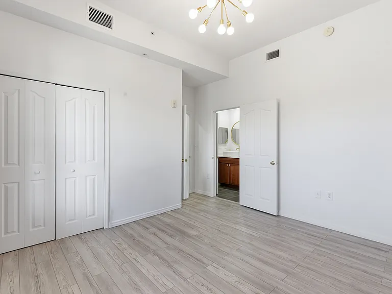 642 Wells Ct #642 — Photo 11