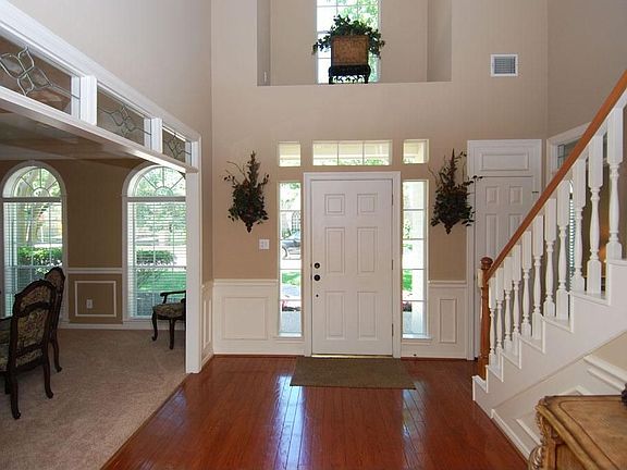 3rd image of 2315 Stately Oak St