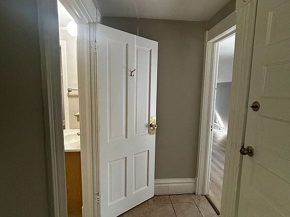 4th image of 1206 E 3rd St APT B