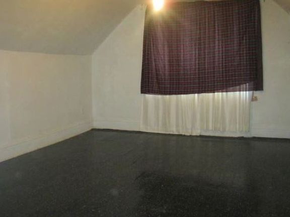 4th image of 119 156th Pl
