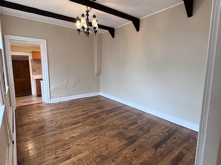 105 W Union St — Photo 19
