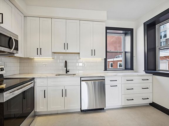 3rd image of 643-645 N 15th St #643