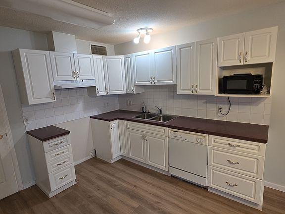 5th image of 4804 51st Ave #D