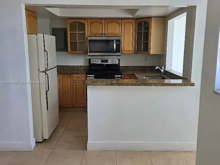 9411 SW 4th St #303 — Photo 5