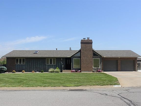 2nd image of 1408 Circle Lake Dr