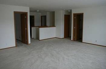 5th image of 910 Daffodil Ave NE