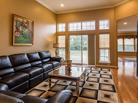 3rd image of 35 Country Woods Dr