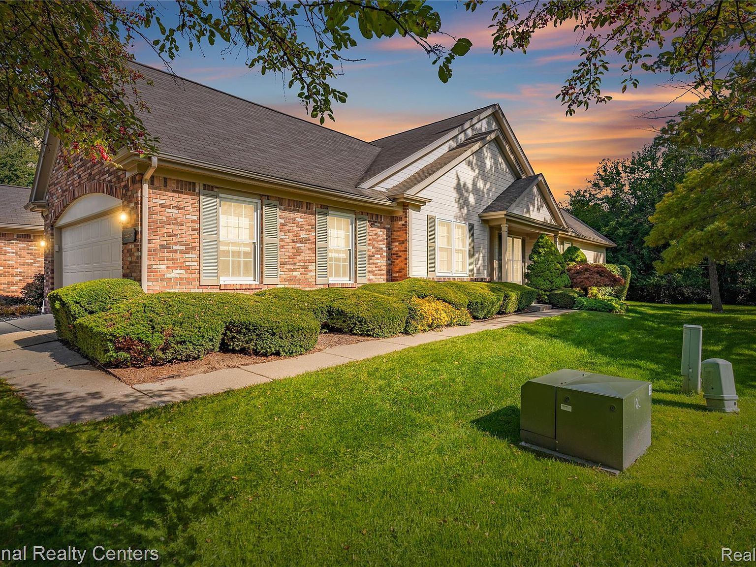 39626 Glenview Ct, Northville, MI 48168