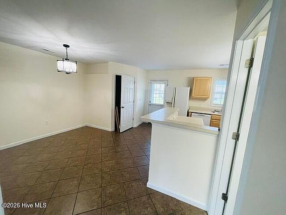 5th image of 304 Comanche Trail