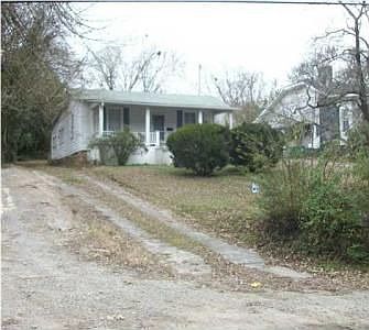 2nd image of 978 Lakeview Dr
