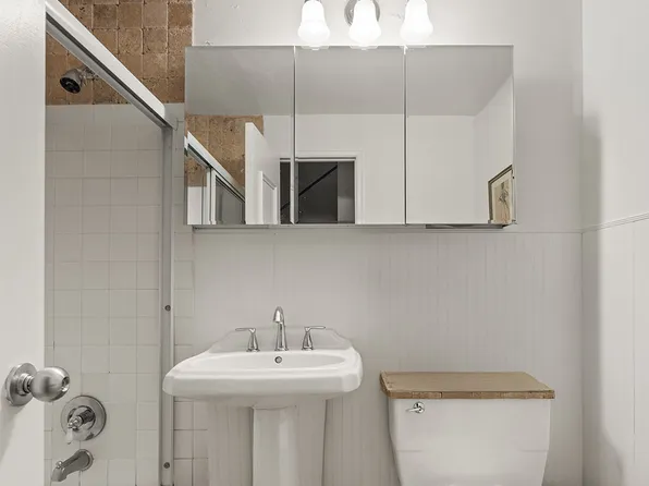 135 West 70th Street image 7 of 14