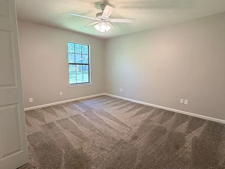 306 Lynnewood Dr — Photo 9