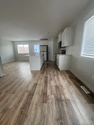 3 bed, 2.5 bath, 1204 sqft, $2,500 — Photo 4