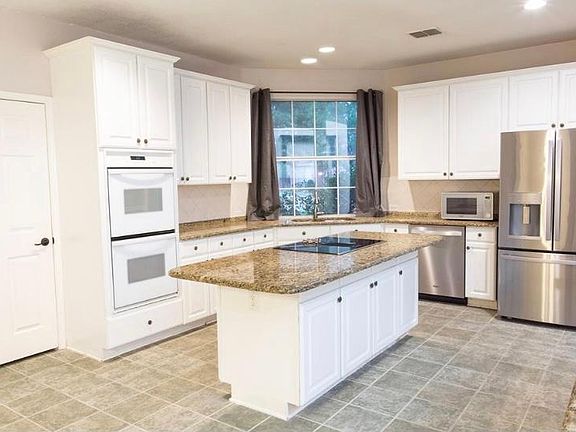 2nd image of 2924 Oak Tree Dr