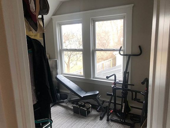 4th image of 27 Lakeland Ave Floor 2