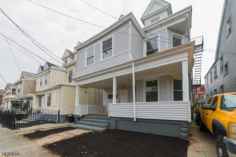 1st image of 874 S 16Th St