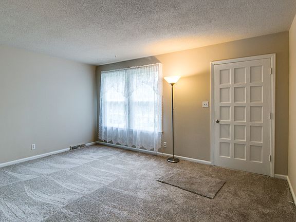 3rd image of 1506 Linden Dr