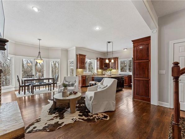 4507 N Mulberry Dr, Kansas City, MO 64116
