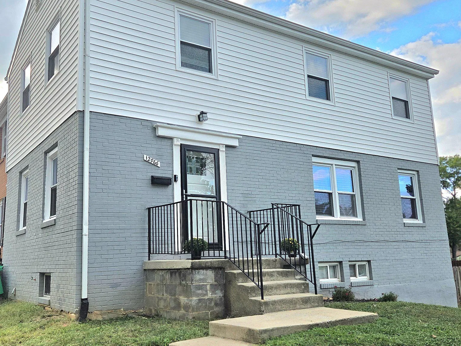 3 bed, 3.0 bath, 1975 sqft, $3,000 — Photo 1