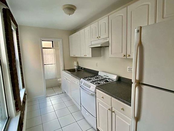 4th image of 242 E 79th St #3CN