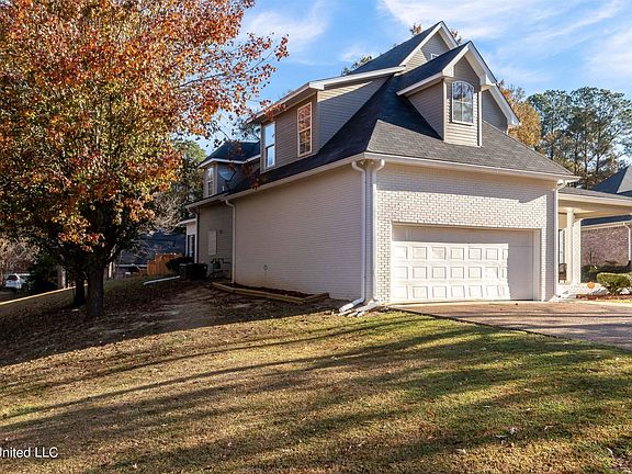 3rd image of 303 Woodland Brook Dr
