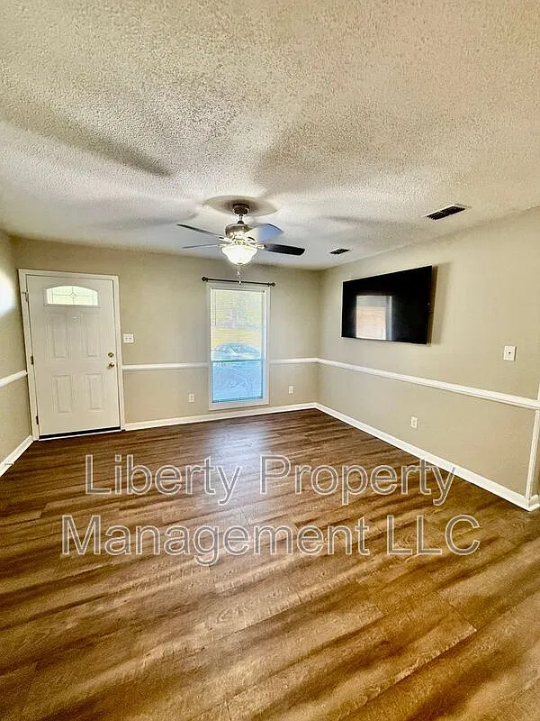 2 bed, 1.5 bath, 900 sqft, $1,150 — Photo 2