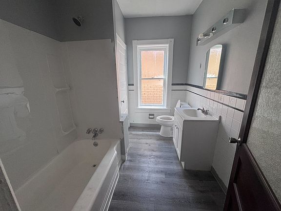 5th image of 106 E King St #2