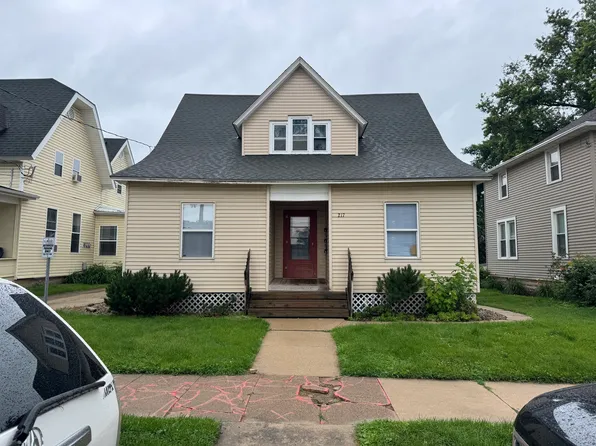 217 6th Ave NW, Rochester, MN