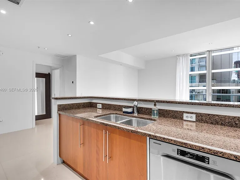 300 S Biscayne Blvd #T-3702 — Photo 5