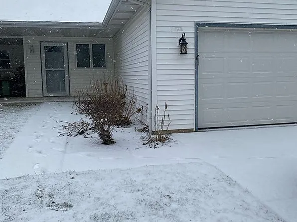 2424 Neil St, Springfield, IL 62707