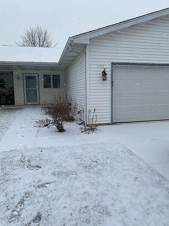 2424 Neil St photo 1