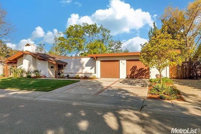 1st image of 615 Cordova Pl