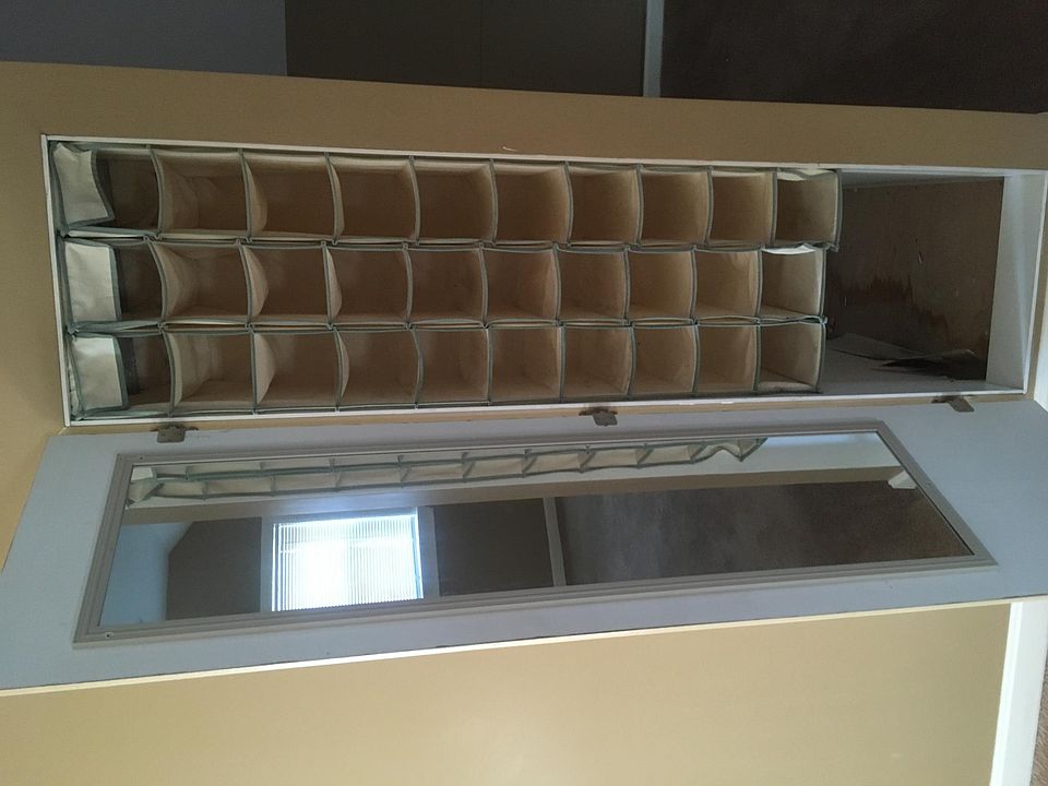 Shoe closet