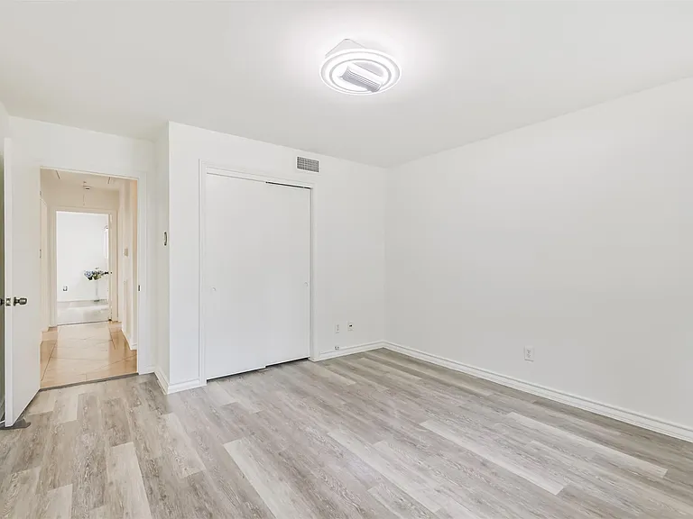 12223 Old Oaks Dr — Photo 33