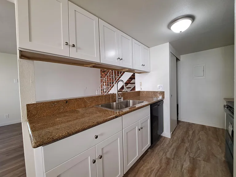 2635 Sextant Ave — Photo 10