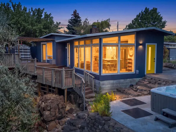 655 NW Canyon Dr, Redmond, OR 97756