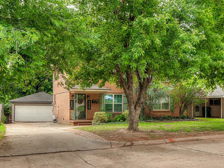 4620 N Harvey Pkwy — Photo 4