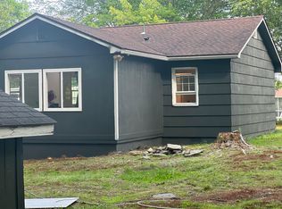 120 Spruce Ln, Bushkill, PA 18324