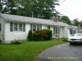 7 Englewood Ln, Warwick, RI 02888