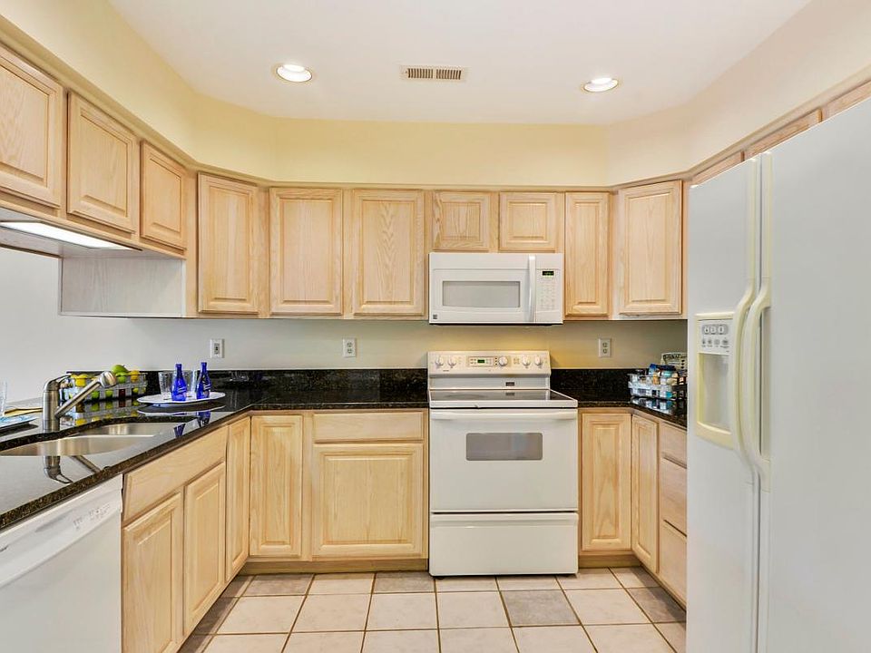 Main Level Kitchen2