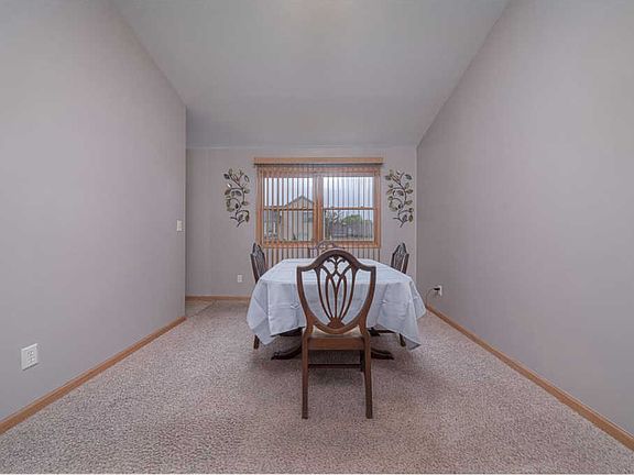 5th image of 513 Jamestown Ave