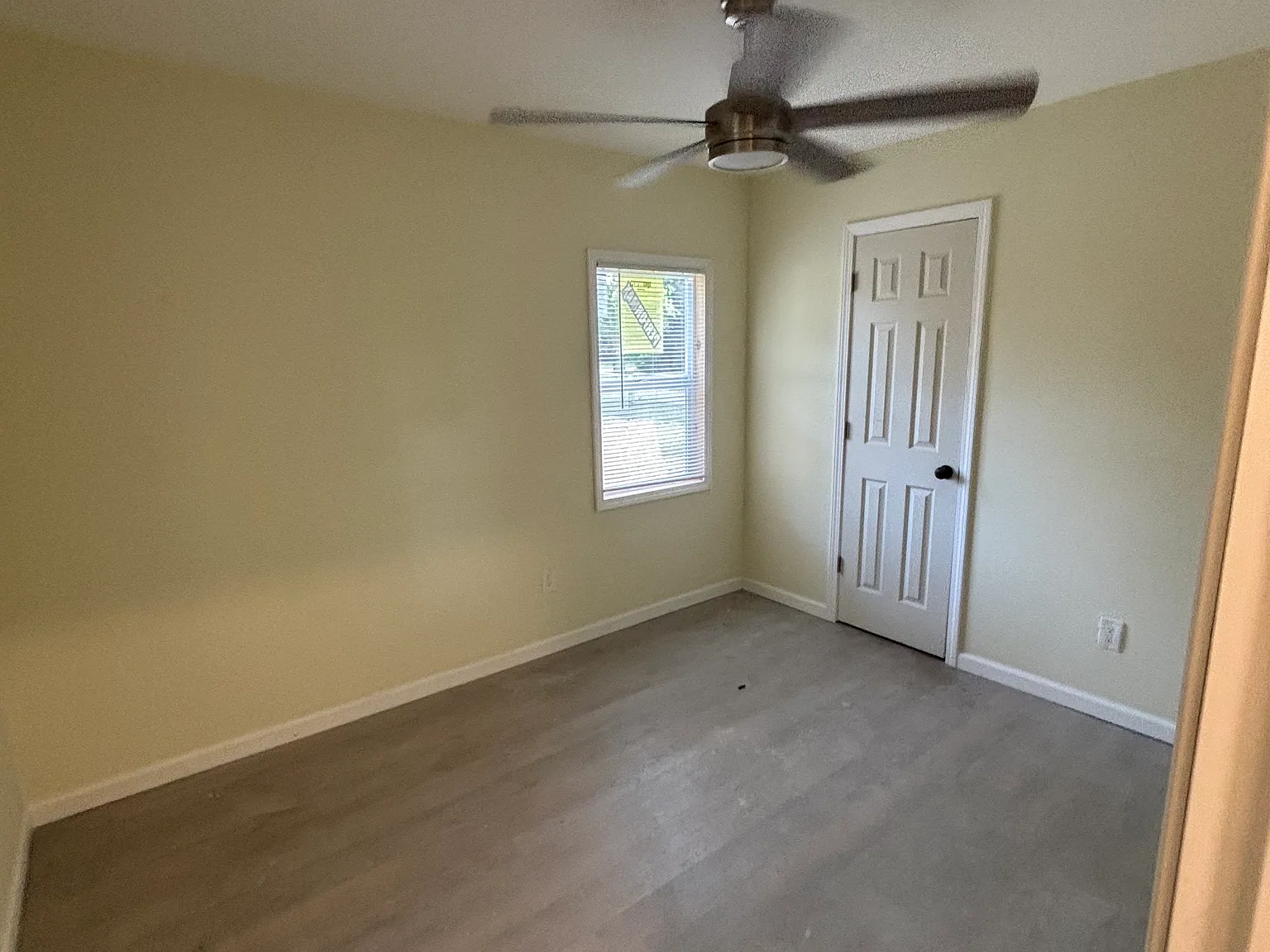 3 bed, 900 sqft, $1,250 — Photo 2