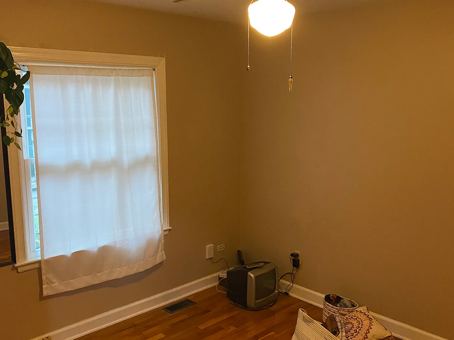3 bed, $1,800 — Photo 2